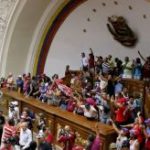 thumb_Bolivarians_taking_over_parliament_2_-_Henry_Tesara_AVN