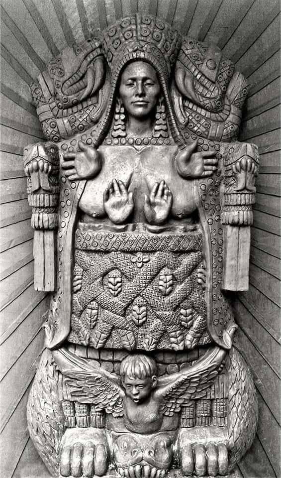 Las diosas que resurgieron de la tierra: Coatlicue, la Llorona y la Medusa