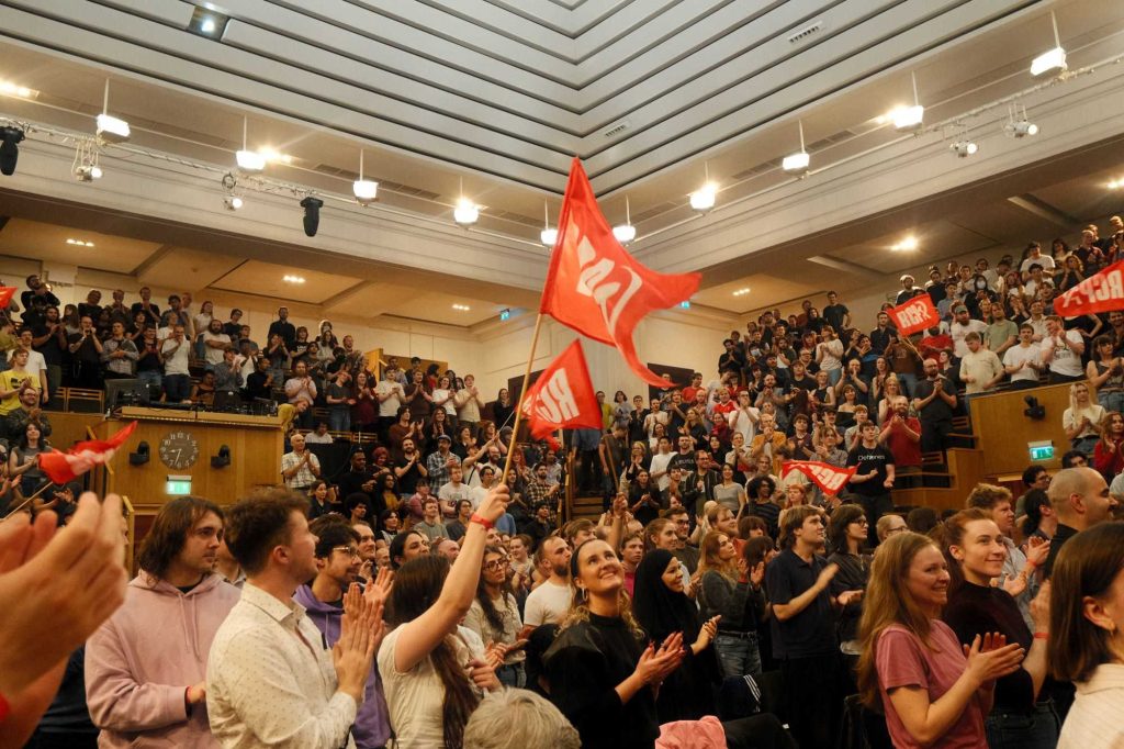Tasha de Cambridge habló por muchos y comentó: “El nivel de análisis, la profundidad de la educación que recibes; estaba sentada allí y pensé: ‘No encontrarás esto en ningún otro lugar’”. / Imagen: The Communist