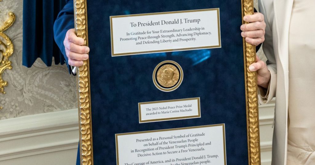 Venezuela: Corina Machado le entrega el Nobel a Trump – el jefe de la CIA se reúne con Delcy