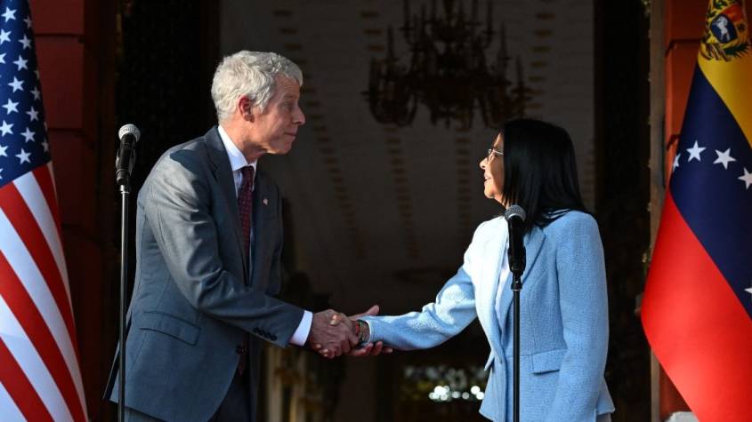 secretario-energia-eeuu-chris-wright-y-delcy-rodriguez-11-feb-2026-web-afp-845x475