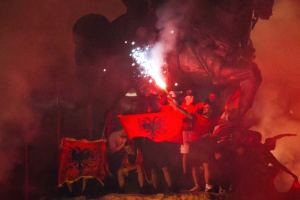 Albania en llamas mientras avanza la revuelta juvenil